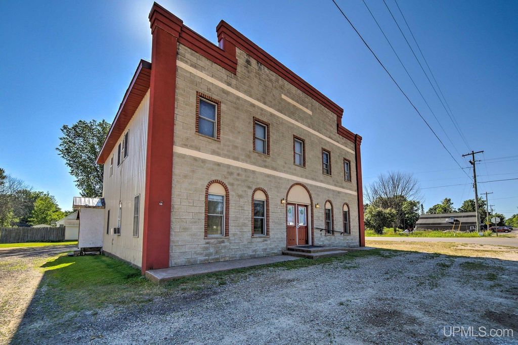 N5504 N Eben Road, Eben Junction, MI 49825