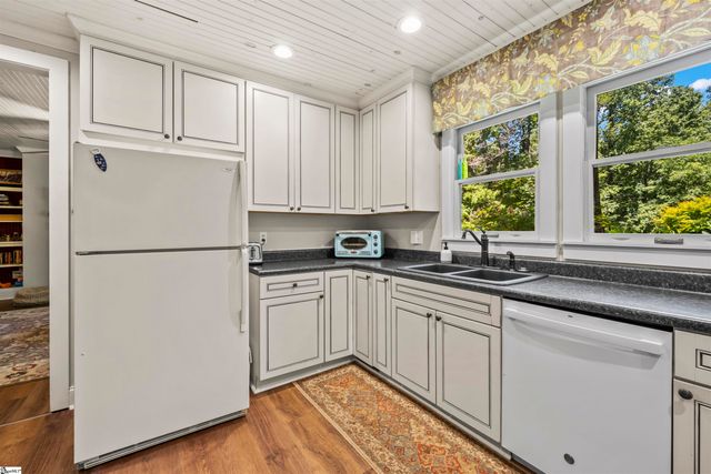 520 Esseola Street, Saluda, NC 28773