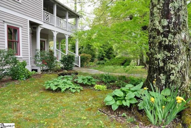 520 Esseola Street, Saluda, NC 28773