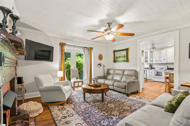 520 Esseola Street, Saluda, NC 28773