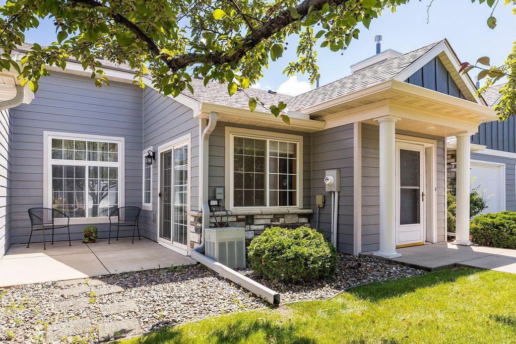 9726 Moonbeam Lane, Woodbury, MN 55125