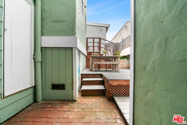 115 44th Street, Manhattan Beach, CA 90266