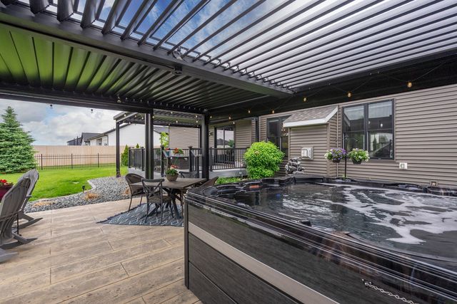 5788 Willmeyer Drive, Bettendorf, IA 52722