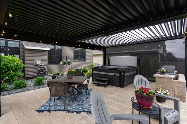 5788 Willmeyer Drive, Bettendorf, IA 52722
