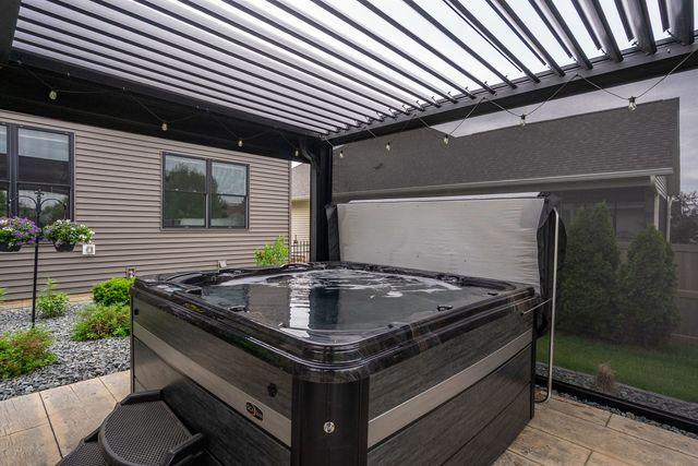 5788 Willmeyer Drive, Bettendorf, IA 52722