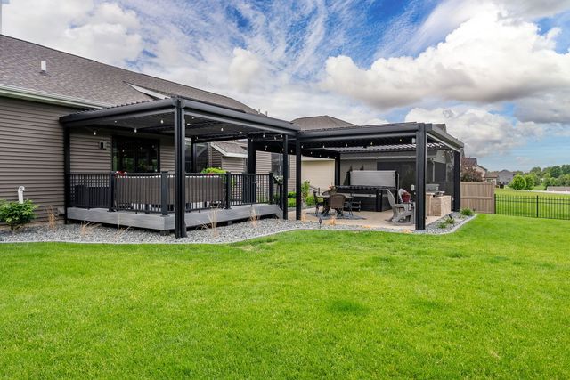 5788 Willmeyer Drive, Bettendorf, IA 52722