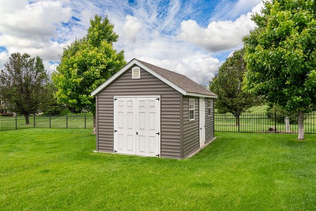 5788 Willmeyer Drive, Bettendorf, IA 52722