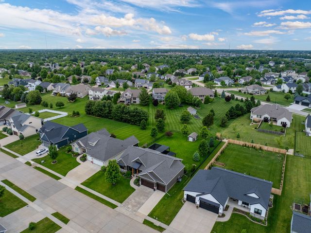 5788 Willmeyer Drive, Bettendorf, IA 52722