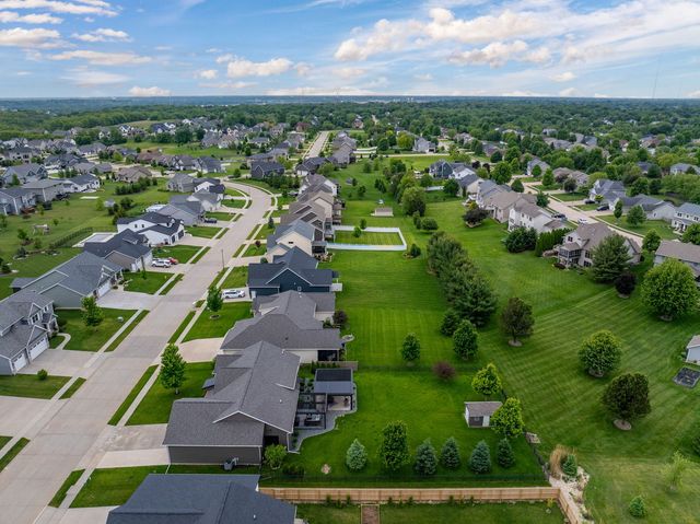 5788 Willmeyer Drive, Bettendorf, IA 52722