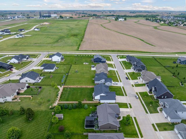 5788 Willmeyer Drive, Bettendorf, IA 52722