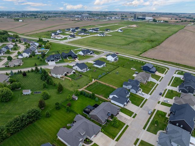 5788 Willmeyer Drive, Bettendorf, IA 52722
