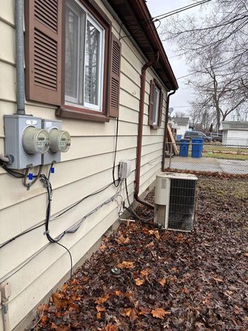 4861 Dudley Street, Dearborn Heights, MI 48125