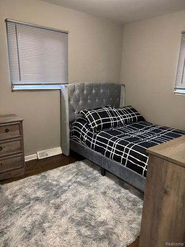 4861 Dudley Street, Dearborn Heights, MI 48125