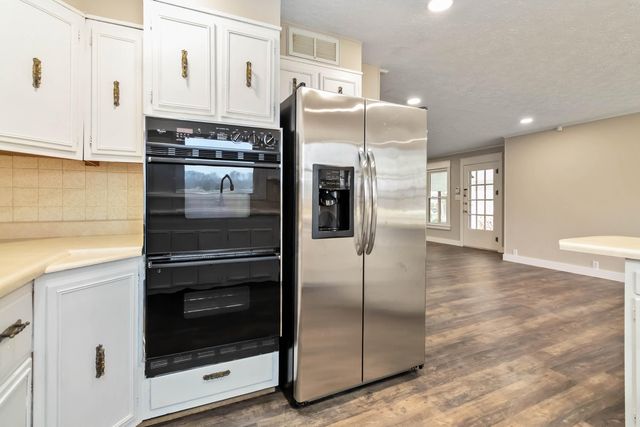 1036 US-127, Russell Springs, KY 42642