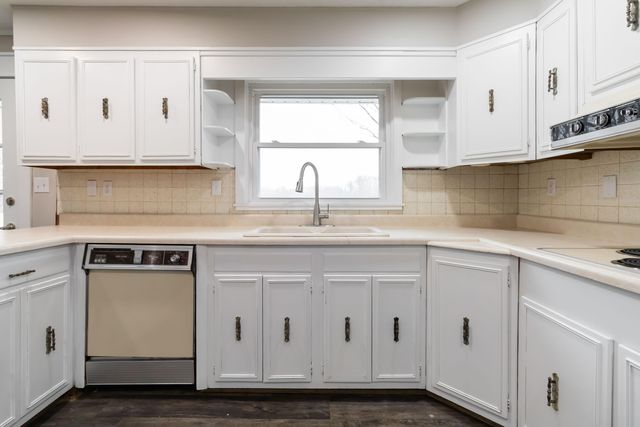 1036 US-127, Russell Springs, KY 42642