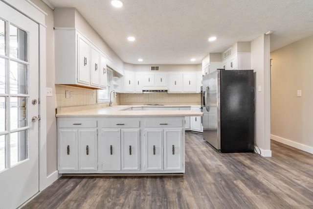 1036 US-127, Russell Springs, KY 42642