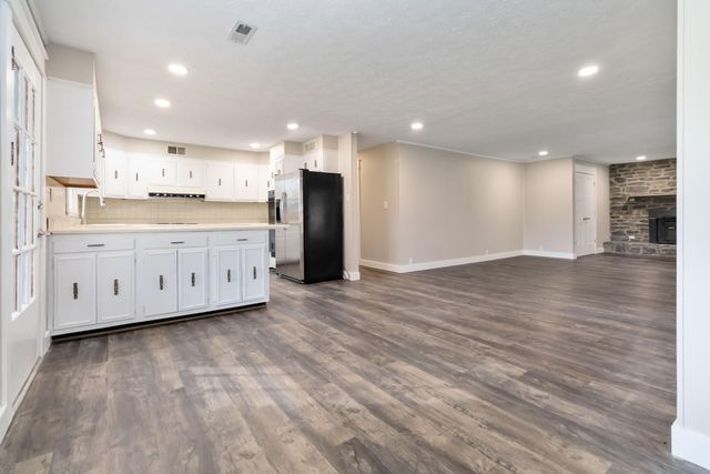 1036 US-127, Russell Springs, KY 42642