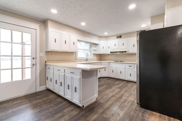 1036 US-127, Russell Springs, KY 42642