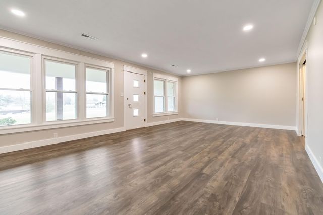 1036 US-127, Russell Springs, KY 42642