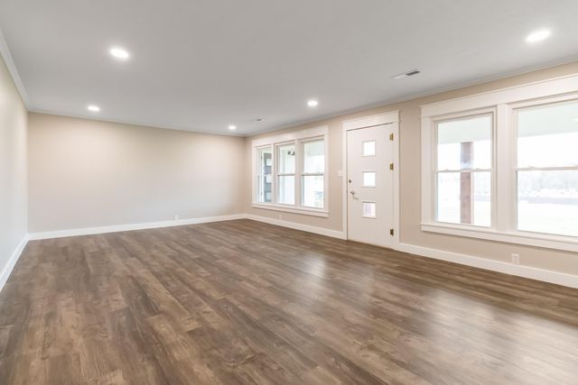 1036 US-127, Russell Springs, KY 42642