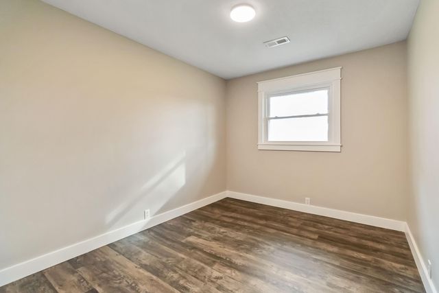 1036 US-127, Russell Springs, KY 42642