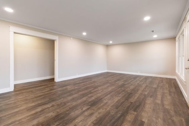 1036 US-127, Russell Springs, KY 42642