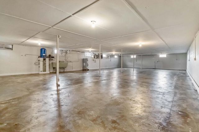 1036 US-127, Russell Springs, KY 42642