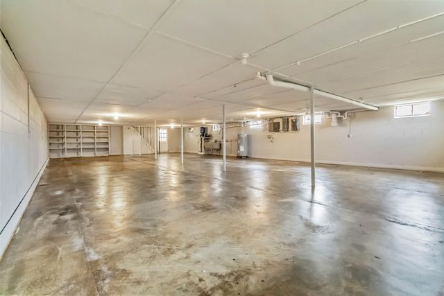 1036 US-127, Russell Springs, KY 42642