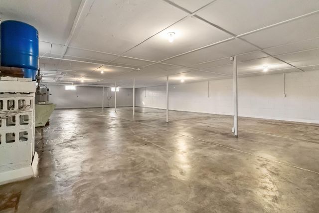 1036 US-127, Russell Springs, KY 42642