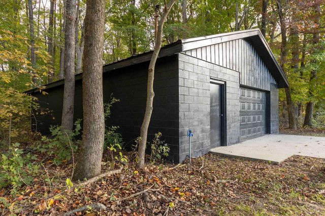 1036 US-127, Russell Springs, KY 42642