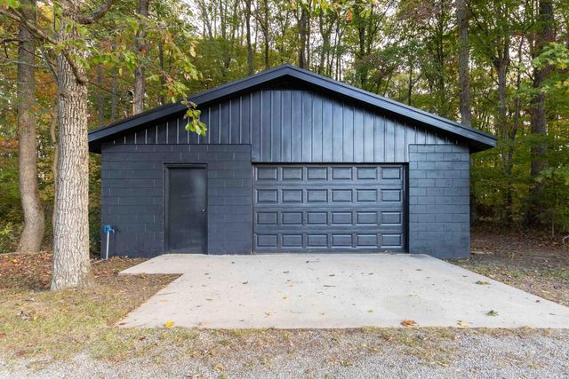 1036 US-127, Russell Springs, KY 42642