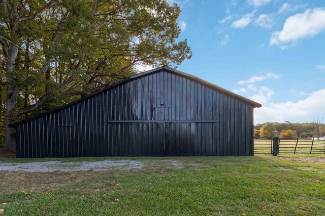 1036 US-127, Russell Springs, KY 42642