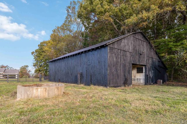 1036 US-127, Russell Springs, KY 42642