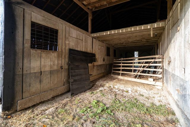 1036 US-127, Russell Springs, KY 42642