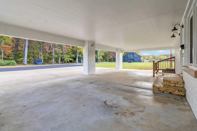 1036 US-127, Russell Springs, KY 42642