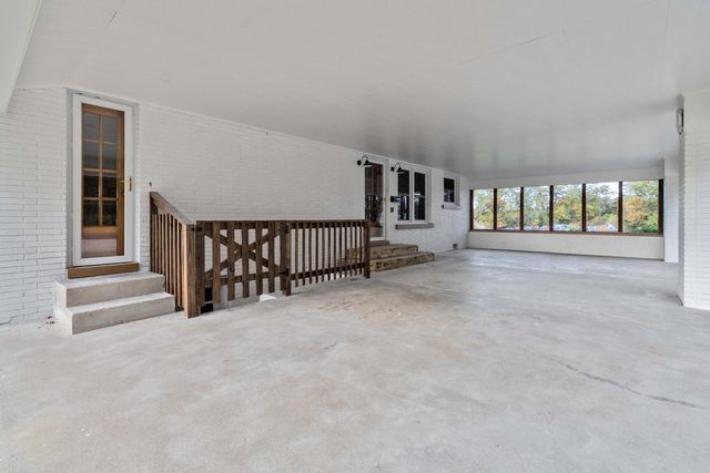 1036 US-127, Russell Springs, KY 42642