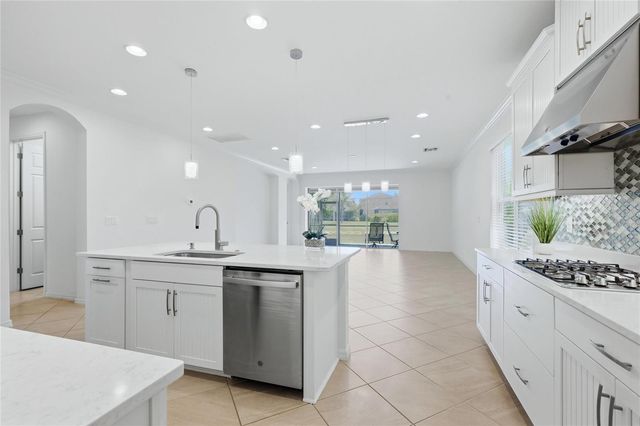 5713 SUNFLOWER CIRCLE, Sarasota, FL 34238