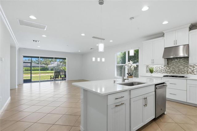 5713 SUNFLOWER CIRCLE, Sarasota, FL 34238