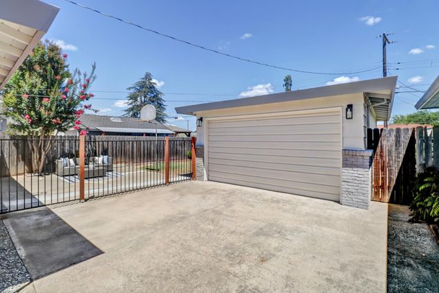 3819 Kroy Way, Sacramento, CA 95820