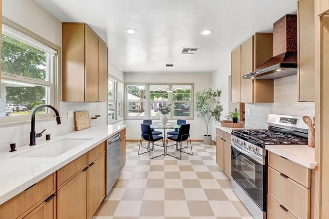 3819 Kroy Way, Sacramento, CA 95820