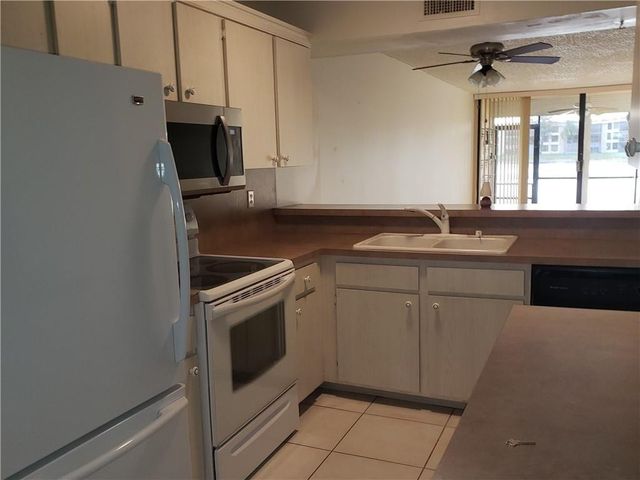 6010 Coral Lake Drive 110, Margate, FL 33063