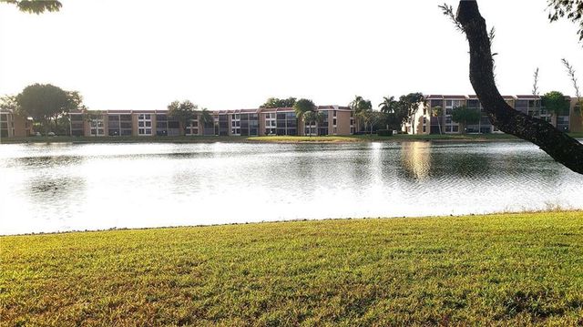 6010 Coral Lake Drive 110, Margate, FL 33063