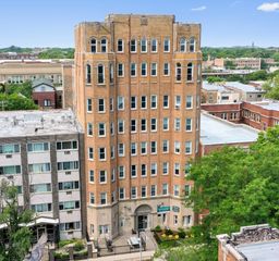 5860 N Kenmore Avenue 407, Chicago, IL 60660