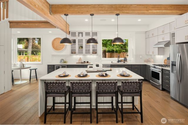 701 20th Avenue W, Kirkland, WA 98033