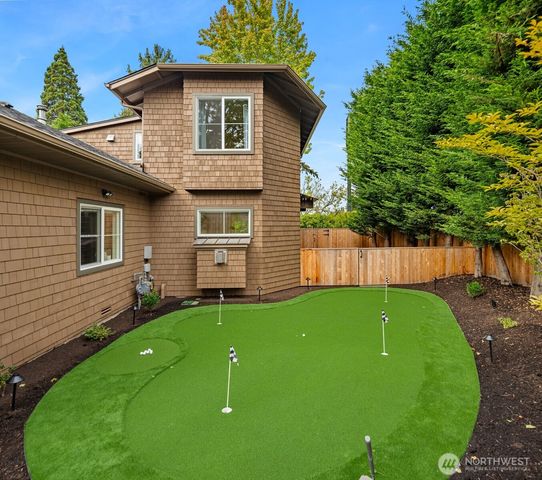 701 20th Avenue W, Kirkland, WA 98033