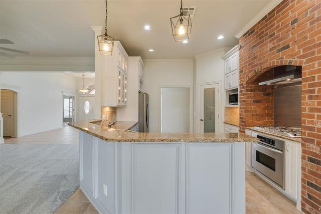 17125 Platinum Lane, Edmond, OK 73012