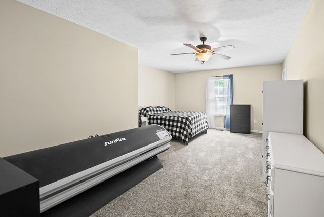 1038 Phillip Dr, Portland, TN 37148