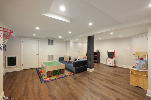 220 Wychwood Road, Westfield Town, NJ 07090