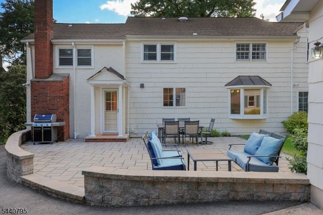220 Wychwood Road, Westfield Town, NJ 07090