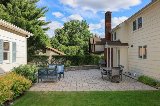 220 Wychwood Road, Westfield Town, NJ 07090